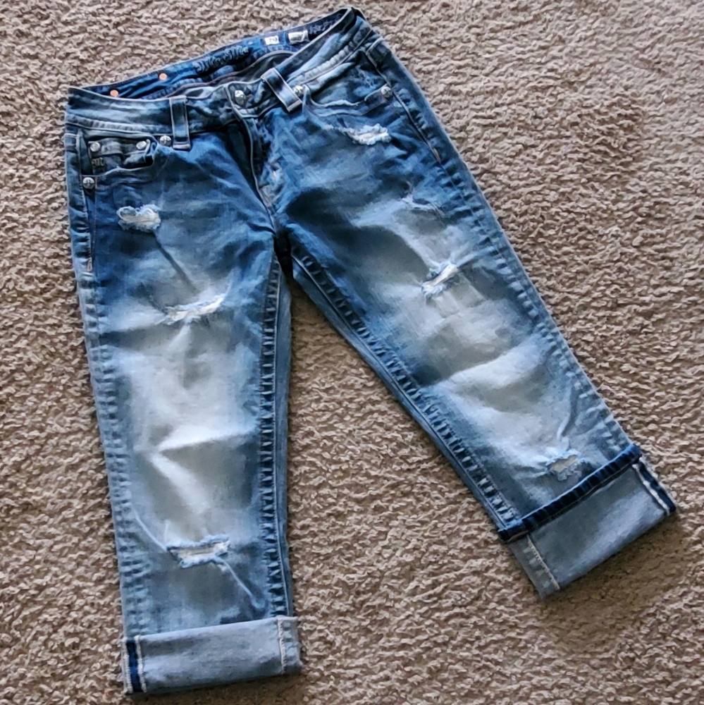 Miss Me cuffed capri distressed light wash 29